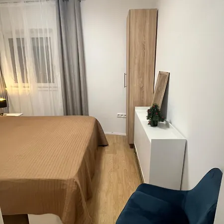 3 Barat Apartment Kehidakustány